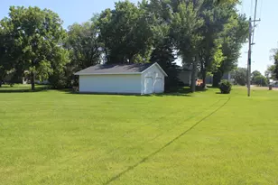 402 W 1st St, Sherburn, MN 56171 - Photo 39