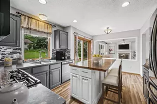 3121 Copper Oaks Trail, Woodbury, MN 55125 - Photo 9