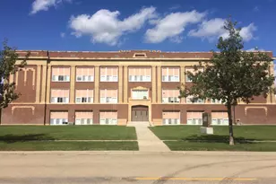 109 E Luverne St, Luverne, MN 56156 - Photo 1