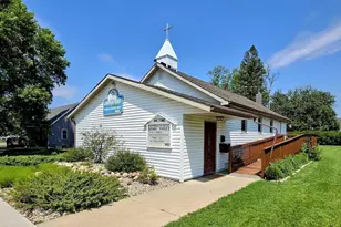 711 5th Ave SW, Pipestone, MN 56164 - Photo 1