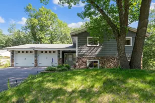 712 Country Pl, Burnsville, MN 55337 - Photo 1