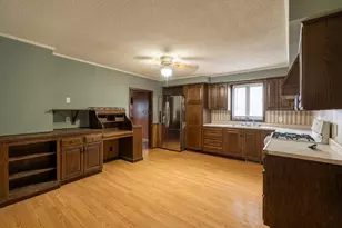 421 S Moore St, Blue Earth, MN 56013 - Photo 5