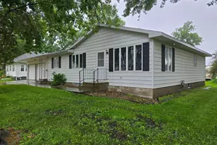 305 W 3rd St, Winthrop, MN 55396 - Photo 3