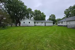 305 W 3rd St, Winthrop, MN 55396 - Photo 7