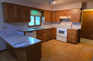 305 W 3rd St, Winthrop, MN 55396 - Photo 9