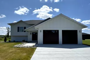516 Washington St SE, Warroad, MN 56763 - Photo 1