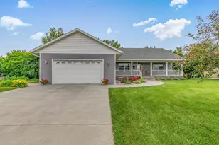 662 Cottonwood Ave, Litchfield, MN 55355 - Photo 1