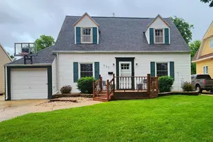 717 2nd Ave SW, Pipestone, MN 56164 - Photo 1