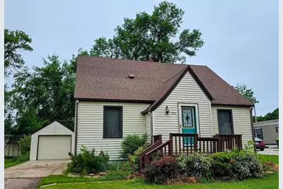 808 5th Street SW, Pipestone, MN 56164 - Photo 1