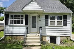 915 14th Ave SE, Austin, MN 55912 - Photo 1