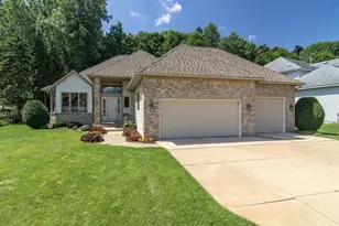 418 Oak Creek Dr S, Vadnais Heights, MN 55127 - Photo 1