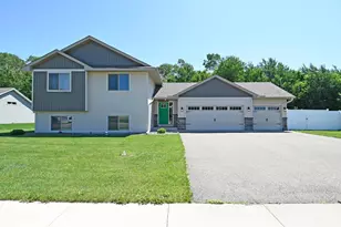 38391 Hunters Rdg Trl, North Branch, MN 55056 - Photo 1