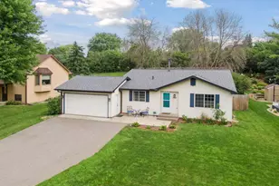 620 Saxony Cir, Chaska, MN 55318 - Photo 1