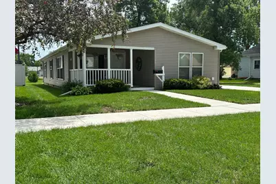 217 4th Avenue SE, Pipestone, MN 56164 - Photo 1