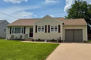 905 Clausen Ave, Albert Lea, MN 56007 - Photo 1