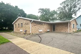 722 10th St, Worthington, MN 56187 - Photo 1