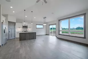 909 Acorn Ct, Hudson, WI 54016 - Photo 13