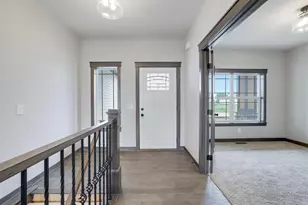 909 Acorn Ct, Hudson, WI 54016 - Photo 5