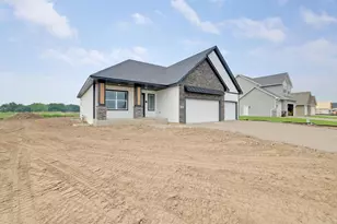 909 Acorn Ct, Hudson, WI 54016 - Photo 3