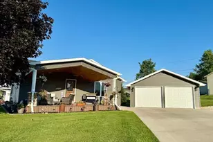 602 E Newburg Ave, Mabel, MN 55954 - Photo 1