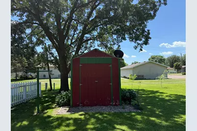 498 7th Street SW, Wells, MN 56097 - Photo 3