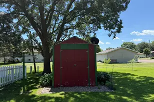 498 7th St SW, Wells, MN 56097 - Photo 3