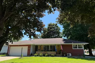 498 7th St SW, Wells, MN 56097 - Photo 1