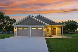 1287 Jefferson Ct, Shakopee, MN 55379 - Photo 1