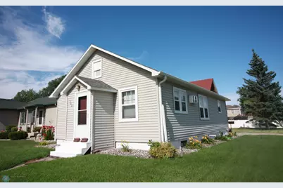 302 7th Street N, Wahpeton,  58075 - Photo 1