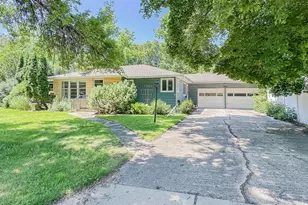 540 S 8th St, Bird Island, MN 55310 - Photo 1