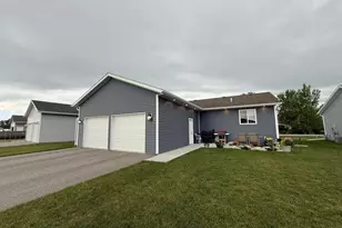 2010 Nelson Dr, Thief River Falls, MN 56701 - Photo 3