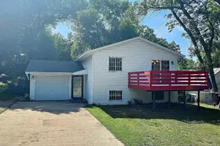 117 N Quincy St, Alexandria, MN 56308 - Photo 1