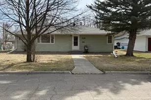 636 Vine St, Breckenridge, MN 56520 - Photo 1