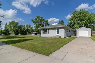 385 N Lexington Avenue, Le Center, MN 56057 - Photo 1