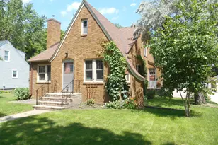 354 1st St, Gaylord, MN 55334 - Photo 1