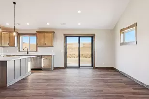 484 Coyote Way, New Richmond, WI 54017 - Photo 9