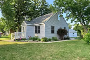 910 Tindolph Ave S, Thief River Falls, MN 56701 - Photo 1