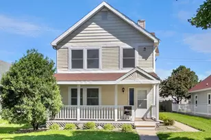 61 Sycamore Street W, Saint Paul, MN 55117 - Photo 1