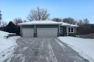 102 Bavarian Cir, Cannon Falls, MN 55009 - Photo 1