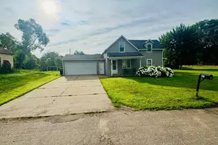 802 5th St NE, Little Falls, MN 56345 - Photo 1