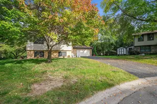 12405 Cockspur Ct, Eden Prairie, MN 55347 - Photo 3