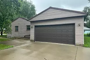 616 S 11th St, Montevideo, MN 56265 - Photo 1