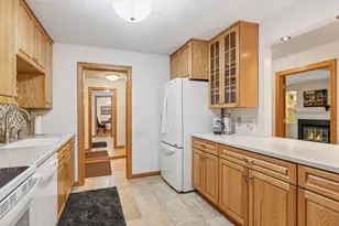 7250 Lewis Ridge Pkwy, Edina, MN 55439 - Photo 13