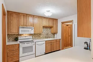 7250 Lewis Ridge Pkwy, Edina, MN 55439 - Photo 15