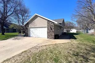 2210 9th Ave SE, Willmar, MN 56201 - Photo 49