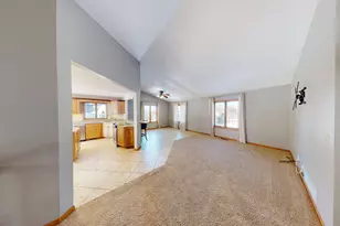 2210 9th Ave SE, Willmar, MN 56201 - Photo 9