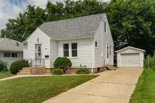 213 11th St SE, Rochester, MN 55904 - Photo 1