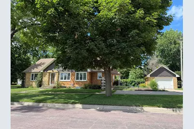 201 5th Avenue N, Lakefield, MN 56150 - Photo 1