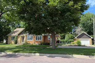 201 5th Ave N, Lakefield, MN 56150 - Photo 1