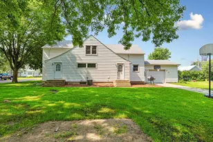 212 14th St, Heron Lake, MN 56137 - Photo 1